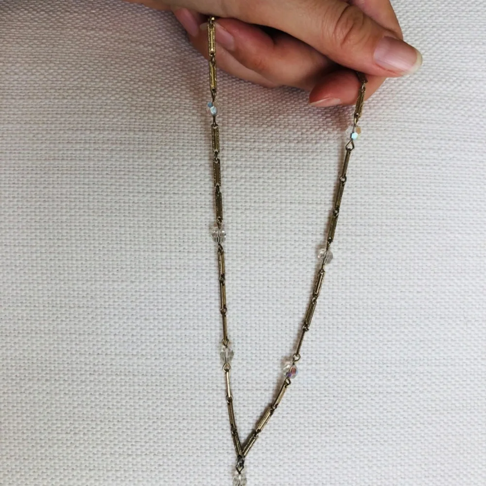 Old school crystal look and gold tone necklace - Picture 2 of 2